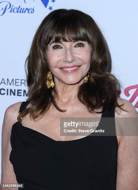 3,427 Mary Steenburgen Pictures